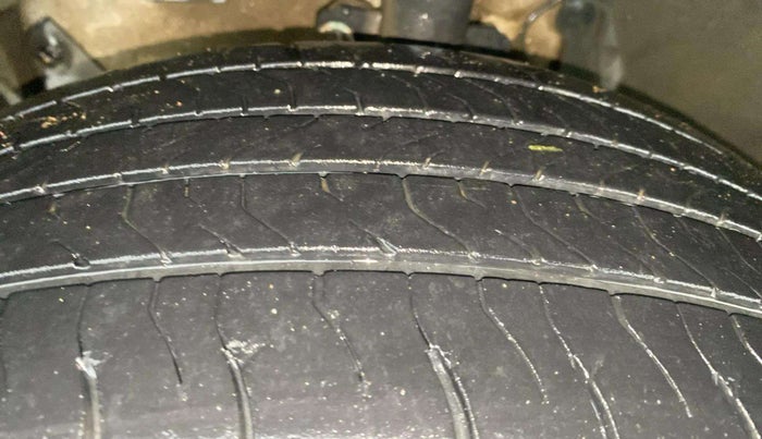 2016 Renault Duster 85 PS RXZ DIESEL, Diesel, Manual, 53,185 km, Left Front Tyre Tread