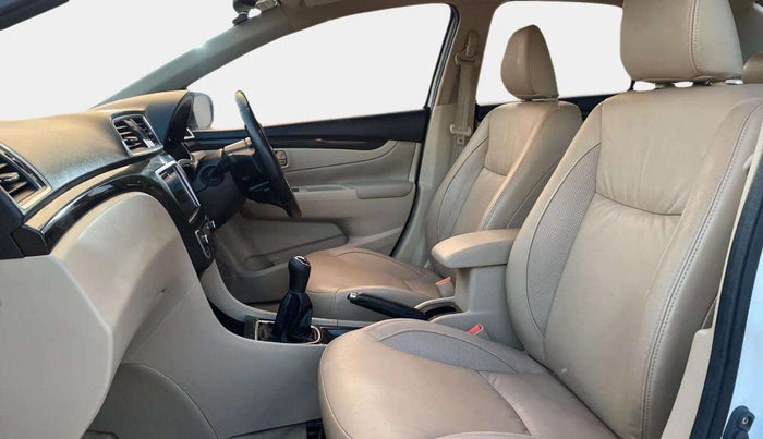 2015 Maruti Ciaz ZXI+, Petrol, Manual, 1,12,540 km, Right Side Front Door Cabin