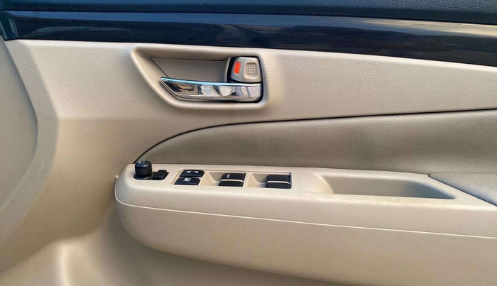 2015 Maruti Ciaz ZXI+, Petrol, Manual, 1,12,540 km, Driver Side Door Panels Control