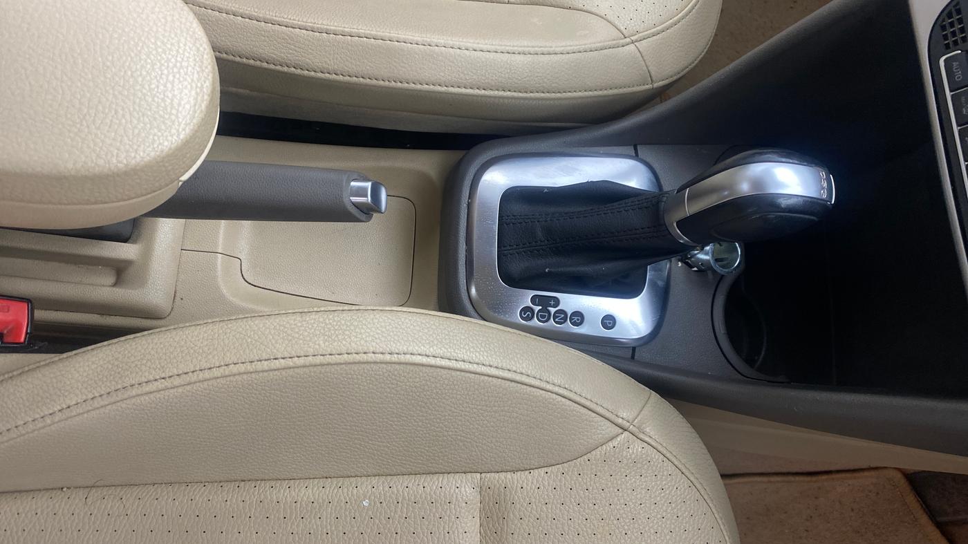 2016 Volkswagen Vento HIGHLINE 1.5 AT, Diesel, Automatic, 98,517 km, Gear Lever