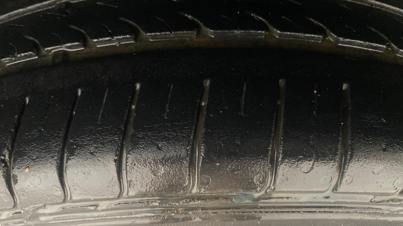 2016 Volkswagen Vento HIGHLINE 1.5 AT, Diesel, Automatic, 98,517 km, Left Rear Tyre Tread