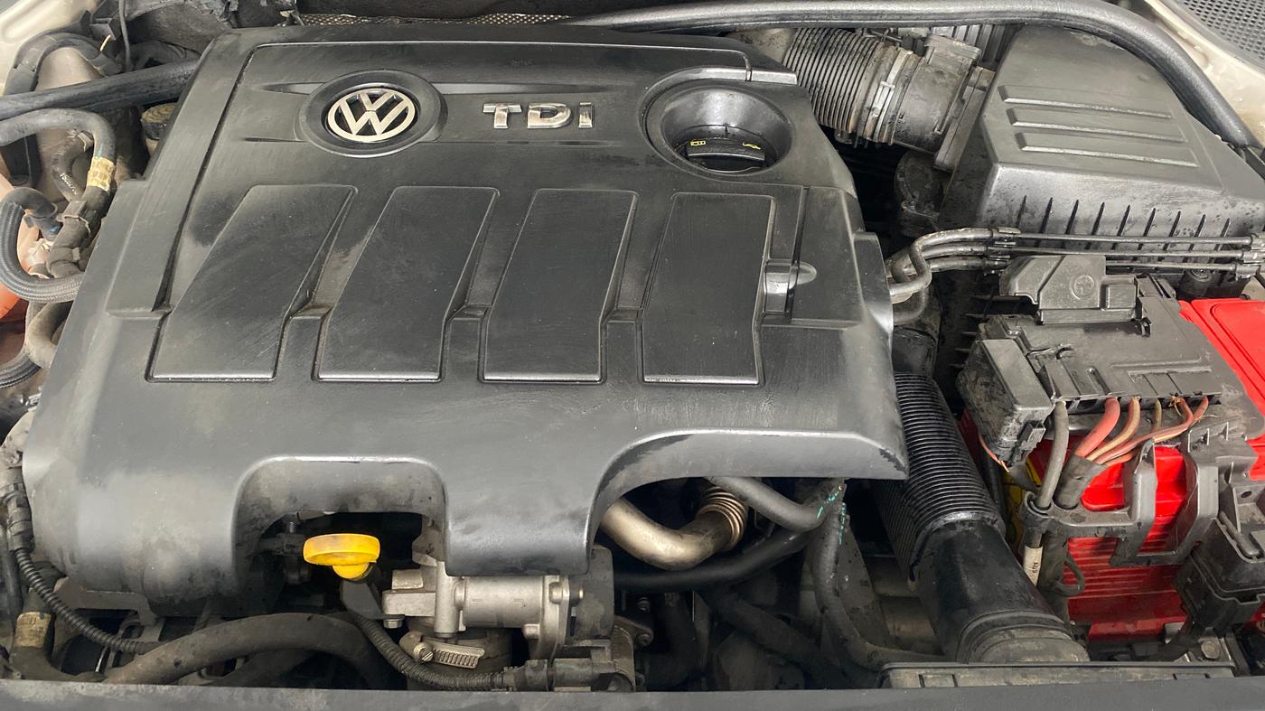 2016 Volkswagen Vento HIGHLINE 1.5 AT, Diesel, Automatic, 98,517 km, Engine View