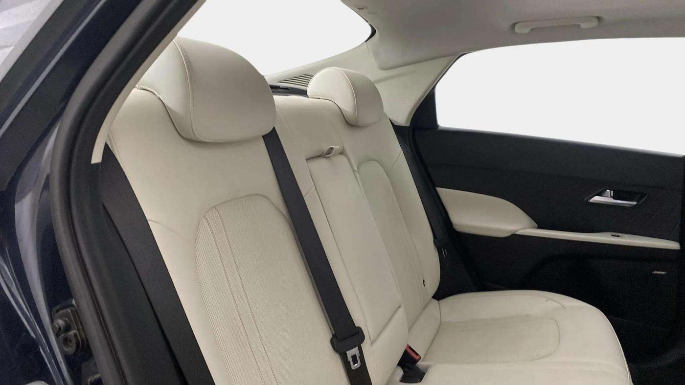 2023 Hyundai Verna SX(O) 1.5 MPI IVT , Petrol, Automatic, 20,304 km, Right Side Rear Door Cabin