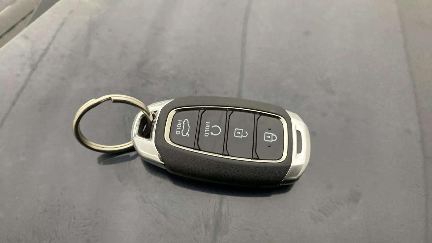 2023 Hyundai Verna SX(O) 1.5 MPI IVT , Petrol, Automatic, 20,304 km, Key Close Up