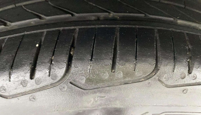 2021 Volkswagen Polo HIGHLINE PLUS 1.0, Petrol, Manual, 89,172 km, Right Front Tyre Tread