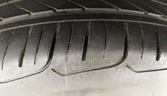 2021 Volkswagen Polo HIGHLINE PLUS 1.0, Petrol, Manual, 89,172 km, Left Front Tyre Tread