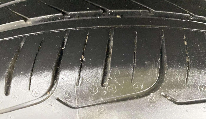 2021 Volkswagen Polo HIGHLINE PLUS 1.0, Petrol, Manual, 89,172 km, Left Rear Tyre Tread