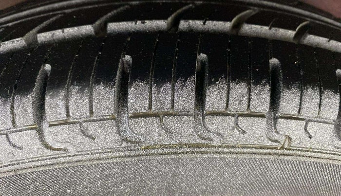 2013 Hyundai i10 MAGNA 1.1, Petrol, Manual, 26,270 km, Right Rear Tyre Tread