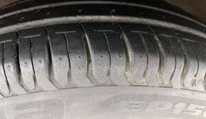 2013 Hyundai i10 MAGNA 1.1, Petrol, Manual, 26,270 km, Left Front Tyre Tread