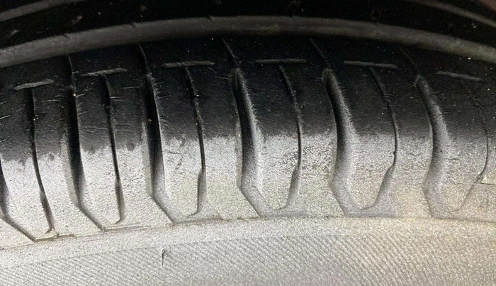 2013 Hyundai i10 MAGNA 1.1, Petrol, Manual, 26,270 km, Right Front Tyre Tread
