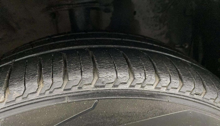 2013 Toyota Etios GD, Diesel, Manual, 1,24,786 km, Right Front Tyre Tread