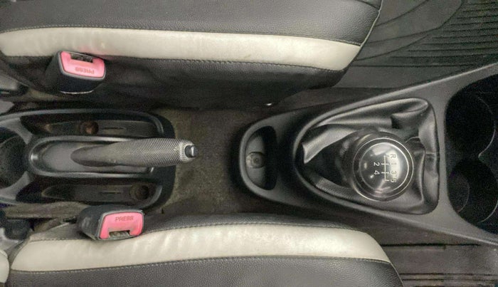 2013 Toyota Etios GD, Diesel, Manual, 1,24,786 km, Gear Lever