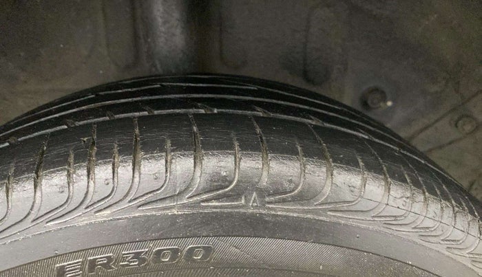 2013 Toyota Etios GD, Diesel, Manual, 1,24,786 km, Right Rear Tyre Tread