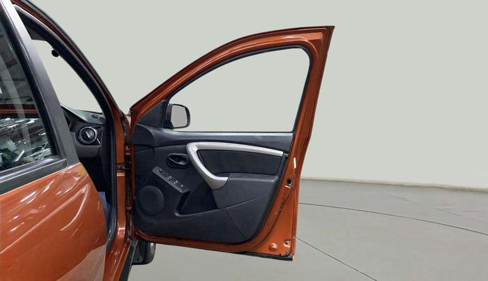 2019 Renault Duster RXS PETROL, Petrol, Manual, 36,804 km, RHS Front Door