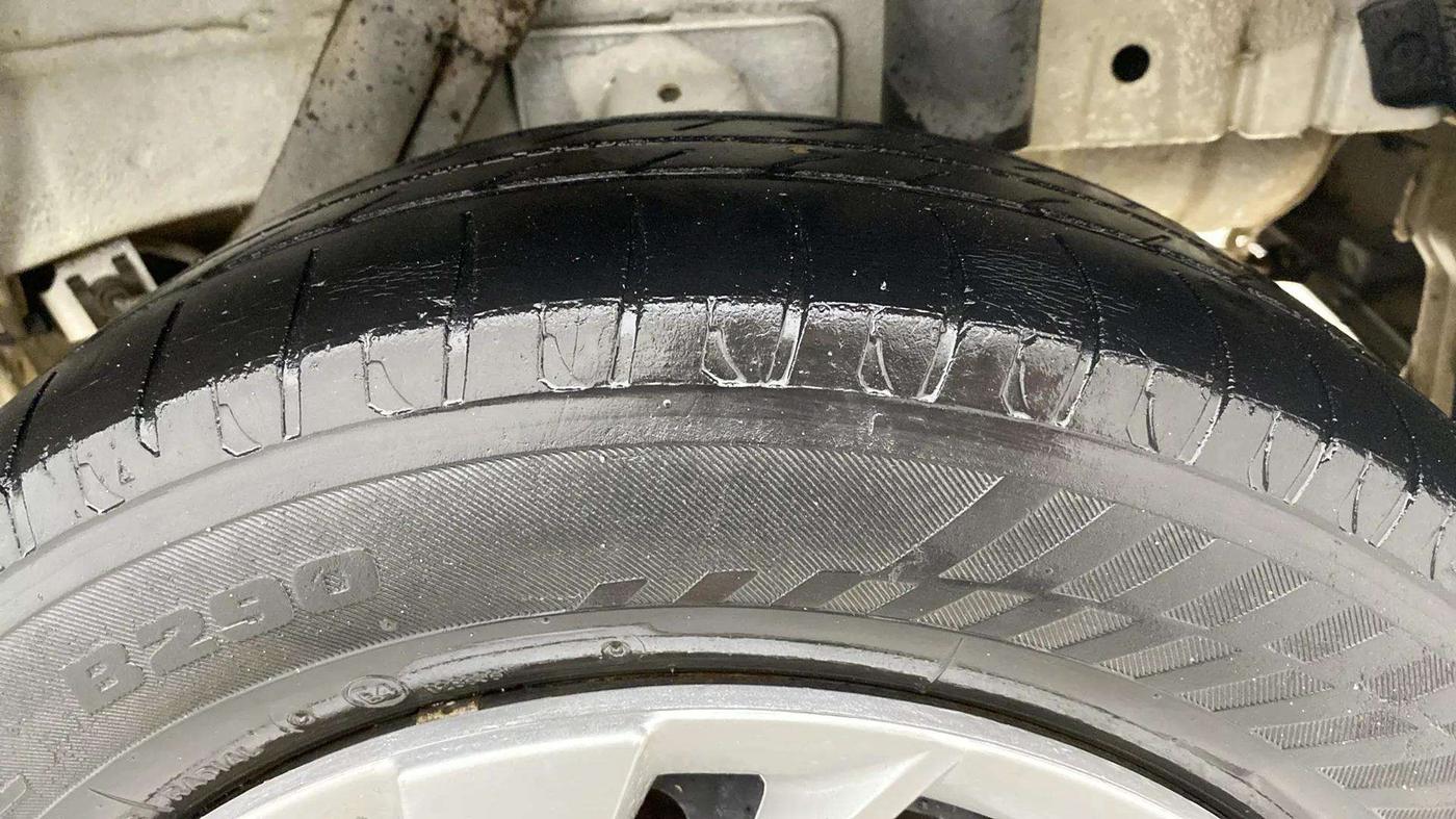 2019 Mahindra KUV 100 NXT K4+ P 6 STR, Petrol, Manual, 98,284 km, Left Rear Tyre Tread