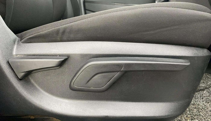 2019 Mahindra KUV 100 NXT K4+ P 6 STR, Petrol, Manual, 98,218 km, Driver Side Adjustment Panel