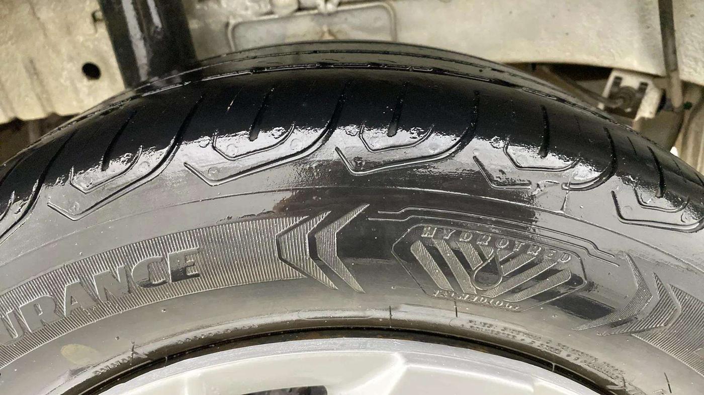 2019 Mahindra KUV 100 NXT K4+ P 6 STR, Petrol, Manual, 98,284 km, Right Rear Tyre Tread