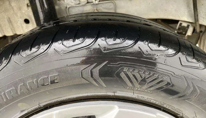 2019 Mahindra KUV 100 NXT K4+ P 6 STR, Petrol, Manual, 98,218 km, Right Rear Tyre Tread