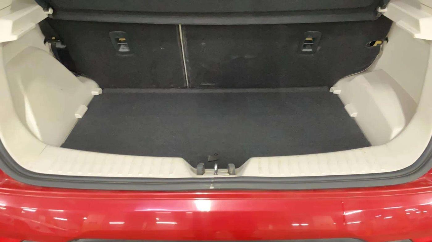 2021 Mahindra XUV300 W8 (O) 1.5 DIESEL AMT, Diesel, Automatic, 56,080 km, Boot Inside
