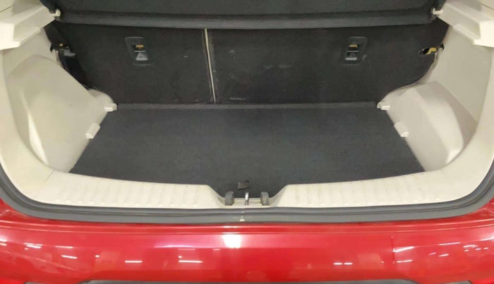 2021 Mahindra XUV300 W8 (O) 1.5 DIESEL AMT, Diesel, Automatic, 56,080 km, Boot Inside