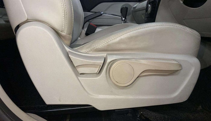 2021 Mahindra XUV300 W8 (O) 1.5 DIESEL AMT, Diesel, Automatic, 56,080 km, Driver Side Adjustment Panel
