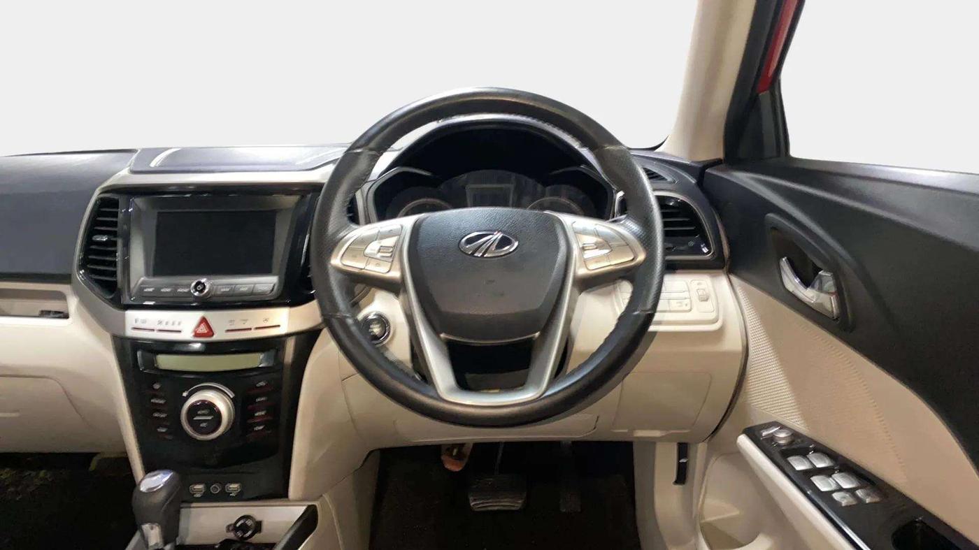 2021 Mahindra XUV300 W8 (O) 1.5 DIESEL AMT, Diesel, Automatic, 56,080 km, Steering Wheel Close Up