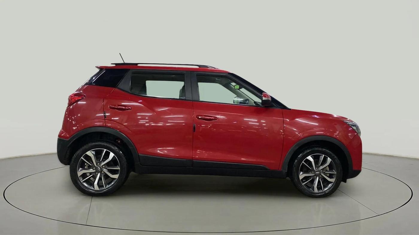 2021 Mahindra XUV300 W8 (O) 1.5 DIESEL AMT, Diesel, Automatic, 56,080 km, Right Side View