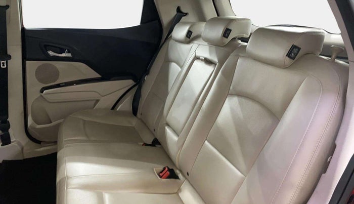 2021 Mahindra XUV300 W8 (O) 1.5 DIESEL AMT, Diesel, Automatic, 56,080 km, Right Side Rear Door Cabin