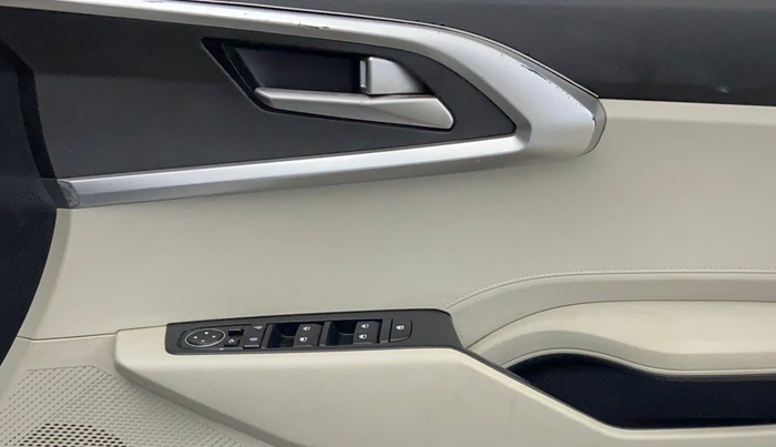 2022 KIA CARENS PRESTIGE PLUS 1.4 PETROL 7 STR, Petrol, Manual, 43,517 km, Driver Side Door Panels Control