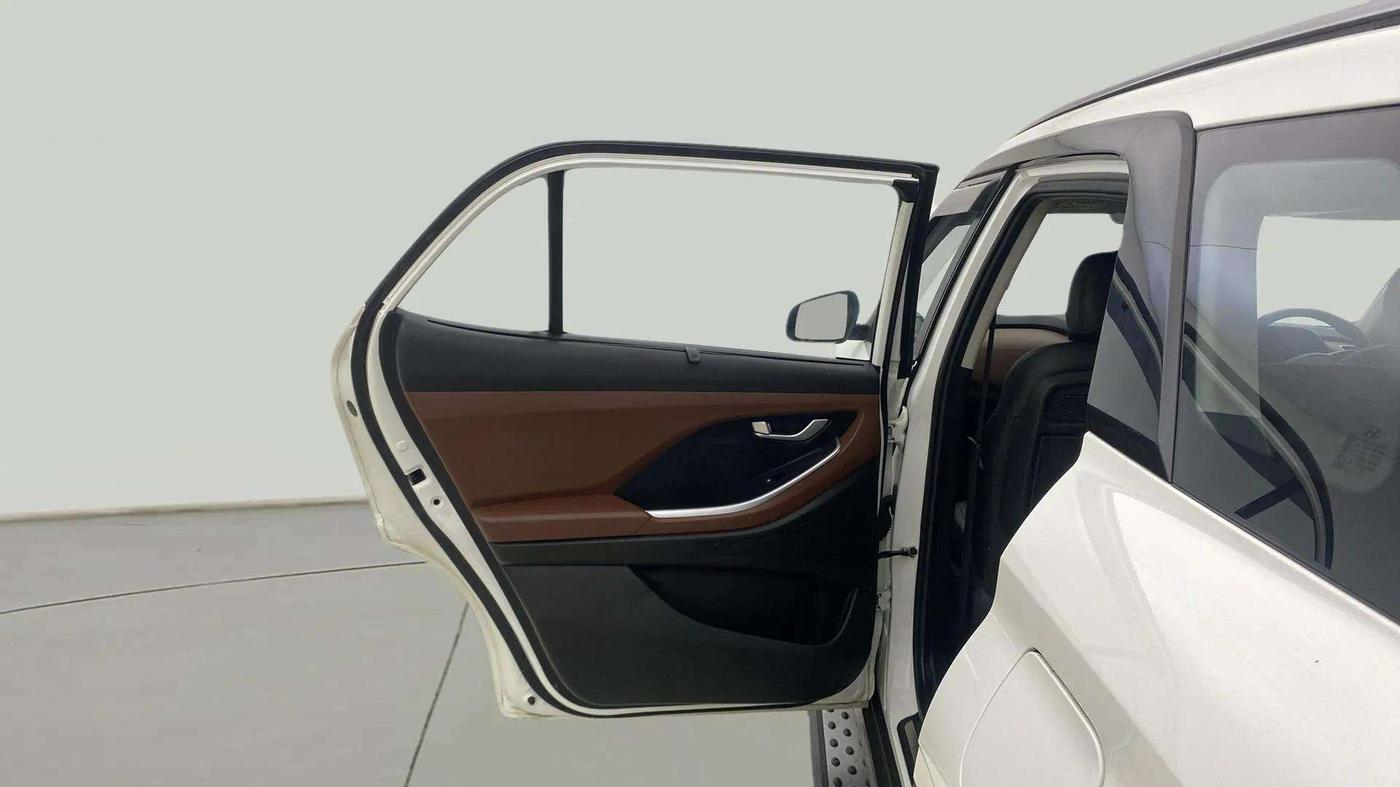 2023 Hyundai ALCAZAR PRESTIGE 1.5 TURBO PETROL MT 7STR, Petrol, Manual, 22,934 km, LHS Rear Door