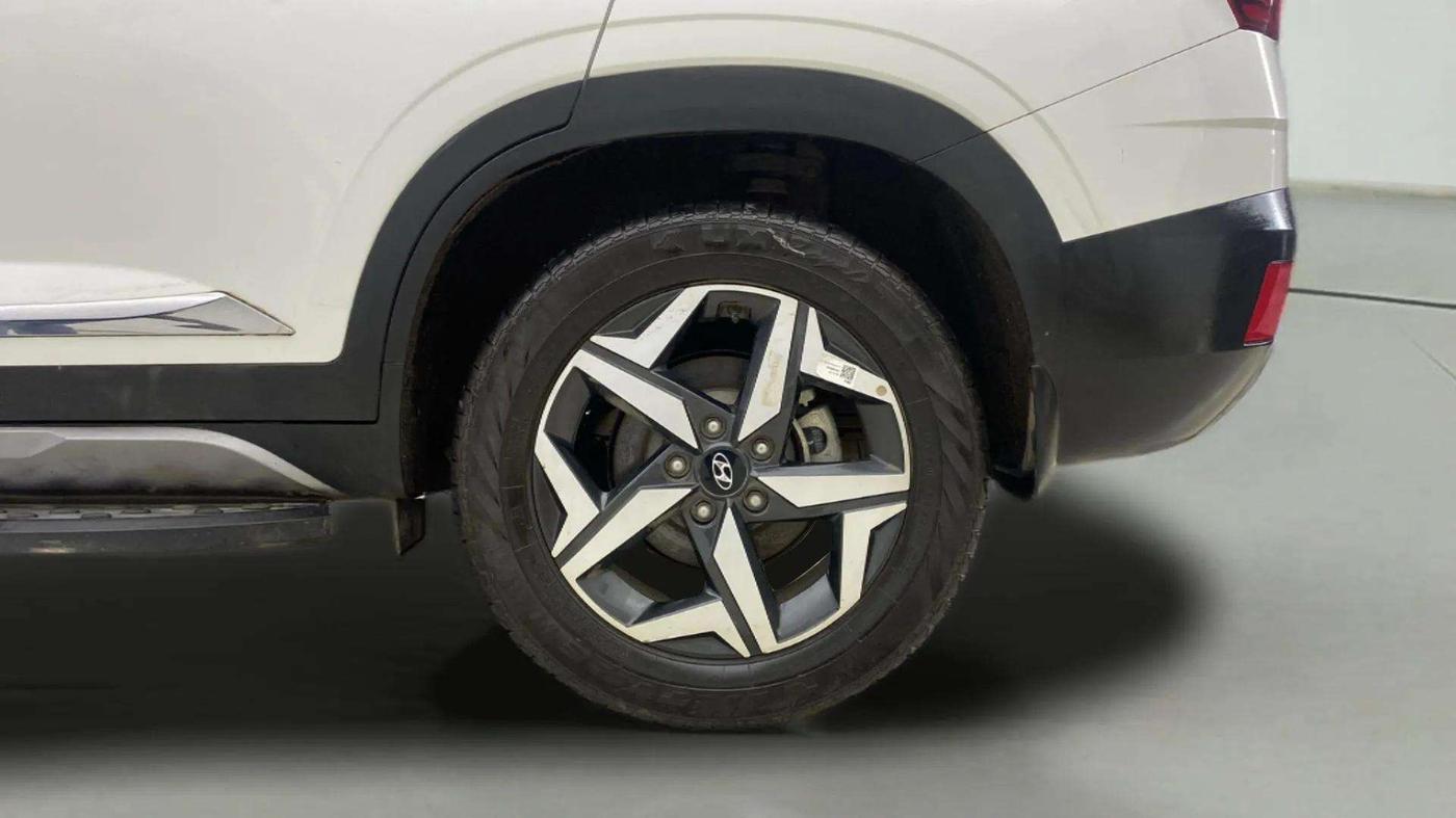 2023 Hyundai ALCAZAR PRESTIGE 1.5 TURBO PETROL MT 7STR, Petrol, Manual, 22,934 km, Left Rear Wheel