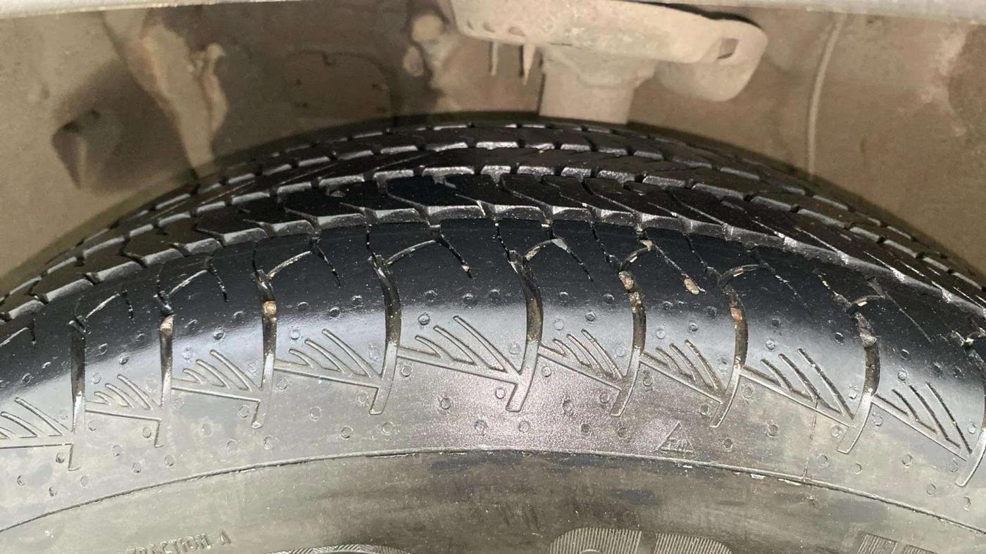 2023 Hyundai ALCAZAR PRESTIGE 1.5 TURBO PETROL MT 7STR, Petrol, Manual, 22,934 km, Left Front Tyre Tread
