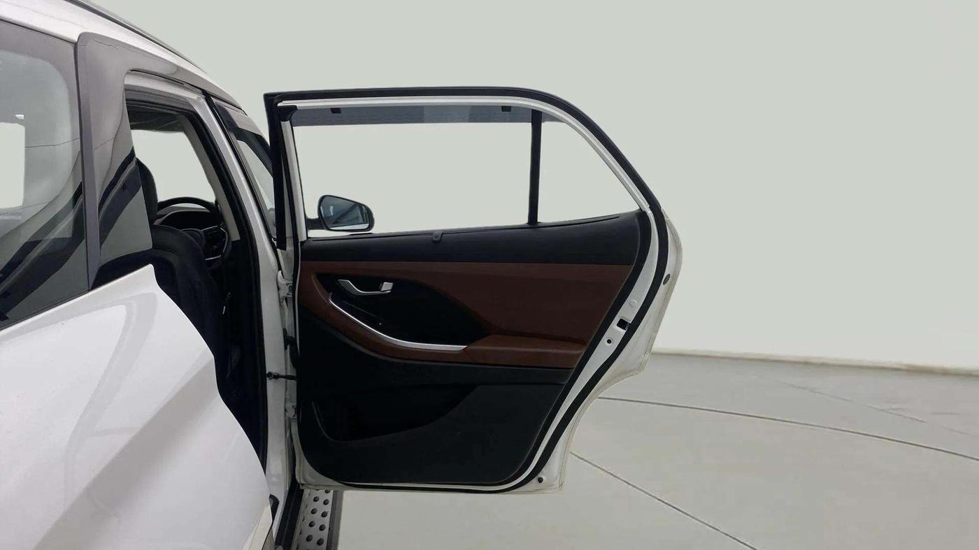 2023 Hyundai ALCAZAR PRESTIGE 1.5 TURBO PETROL MT 7STR, Petrol, Manual, 22,934 km, RHS Rear Door