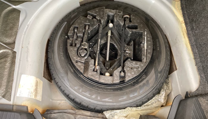 2017 Volkswagen Ameo HIGHLINE1.2L PLUS 16 ALLOY, Petrol, Manual, 70,031 km, Spare Tyre