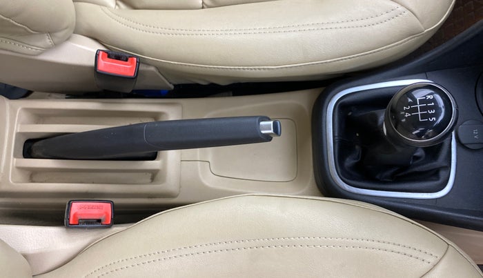 2017 Volkswagen Ameo HIGHLINE1.2L PLUS 16 ALLOY, Petrol, Manual, 70,031 km, Gear Lever