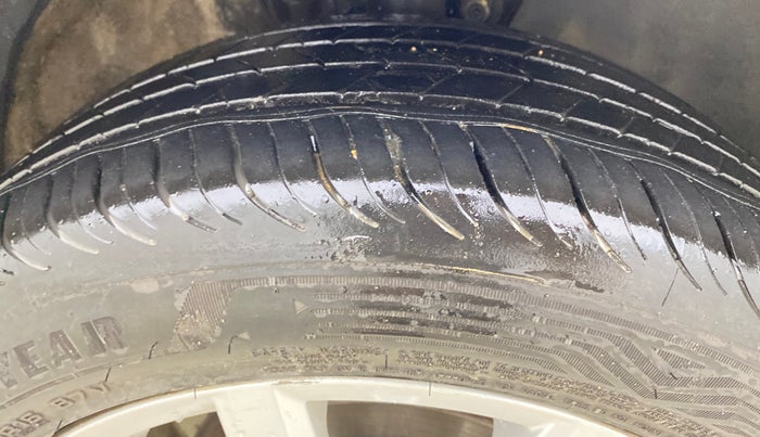 2017 Volkswagen Ameo HIGHLINE1.2L PLUS 16 ALLOY, Petrol, Manual, 70,031 km, Right Front Tyre Tread