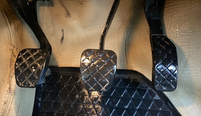 2017 Volkswagen Ameo HIGHLINE1.2L PLUS 16 ALLOY, Petrol, Manual, 70,031 km, Pedals