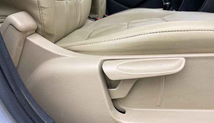 2017 Volkswagen Ameo HIGHLINE1.2L PLUS 16 ALLOY, Petrol, Manual, 70,031 km, Driver Side Adjustment Panel