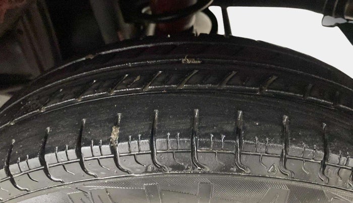 2013 Maruti Alto 800 LXI, Petrol, Manual, 6,996 km, Left Rear Tyre Tread
