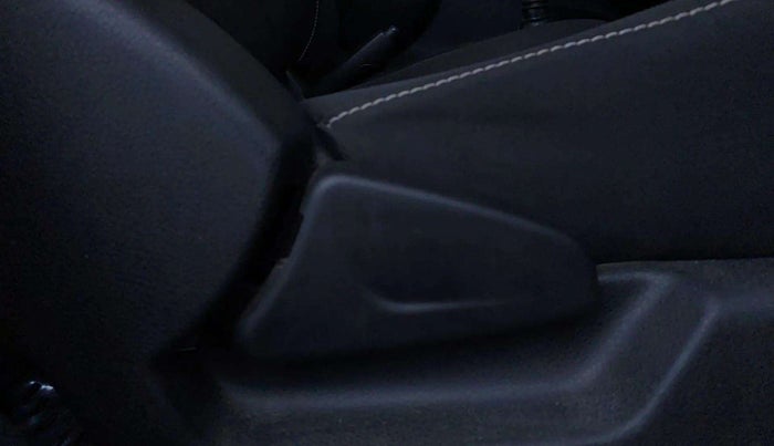 2020 Renault Kwid RXL 1.0, Petrol, Manual, 19,399 km, Driver Side Adjustment Panel