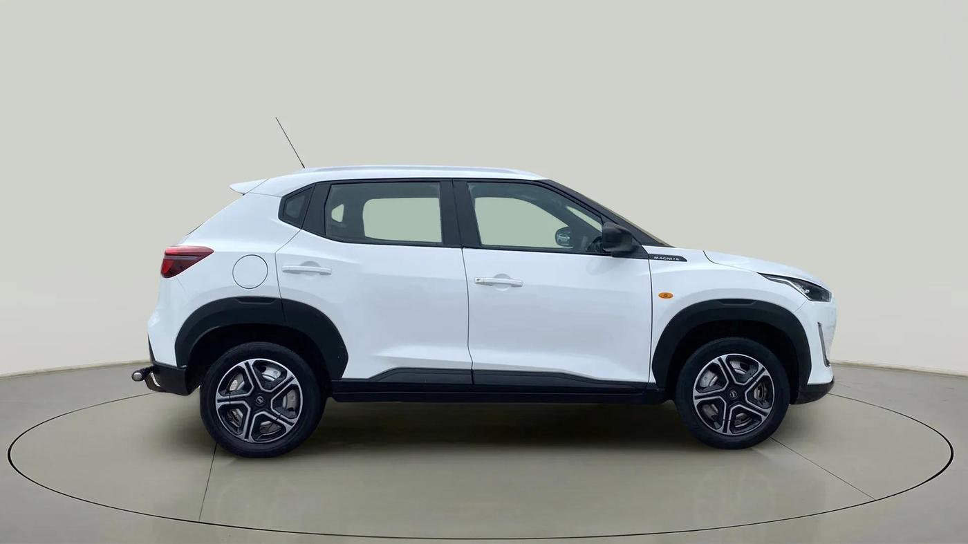2022 Nissan MAGNITE XE, Petrol, Manual, 68,952 km, Right Side View