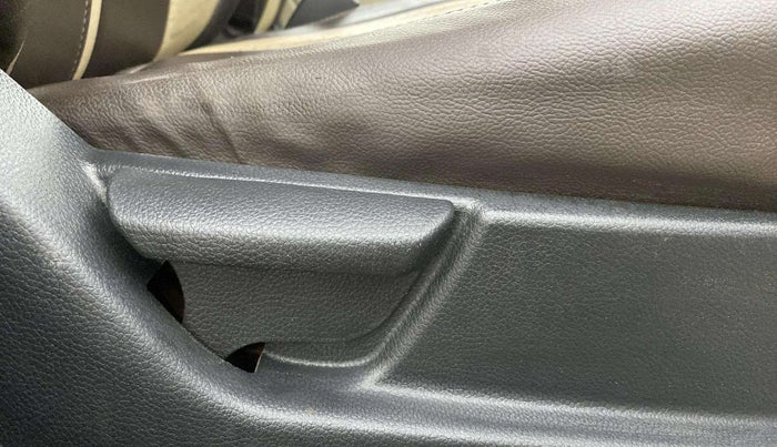 2015 Hyundai Eon D-LITE+, Petrol, Manual, 86,520 km, Driver Side Adjustment Panel