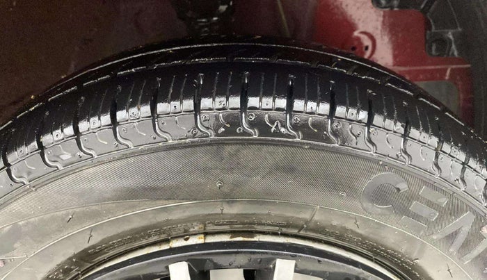 2015 Hyundai Eon D-LITE+, Petrol, Manual, 86,520 km, Right Front Tyre Tread