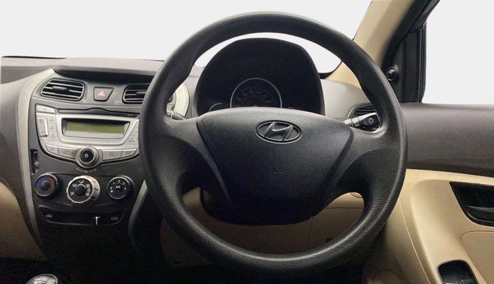 2015 Hyundai Eon MAGNA +, Petrol, Manual, 1,05,261 km, Steering Wheel Close Up