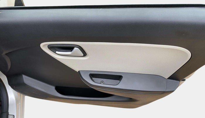 2022 Maruti Alto VXI, Petrol, Manual, 19,256 km, Driver Side Door Panels Control