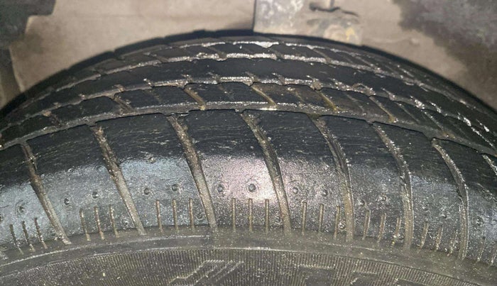 2015 Maruti Celerio ZXI (O), Petrol, Manual, 68,623 km, Left Front Tyre Tread
