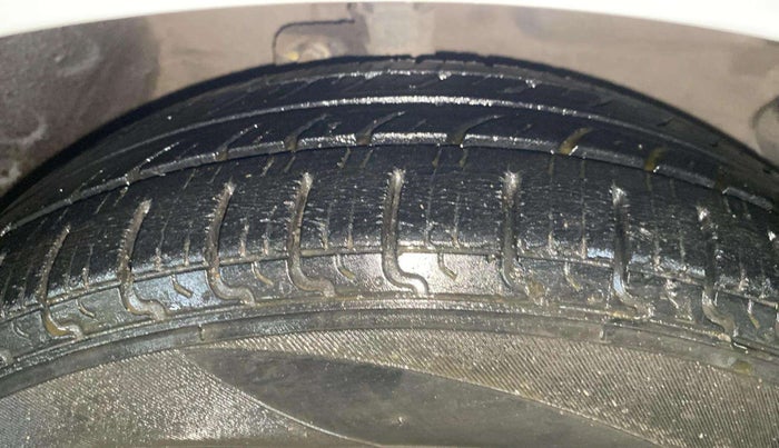 2015 Maruti Celerio ZXI (O), Petrol, Manual, 68,623 km, Right Front Tyre Tread