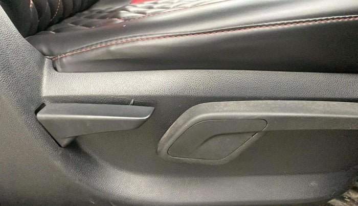 2017 Mahindra KUV 100 NXT K8 P 6 STR, Petrol, Manual, 83,901 km, Driver Side Adjustment Panel