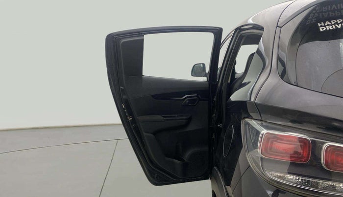 2017 Mahindra KUV 100 NXT K8 P 6 STR, Petrol, Manual, 83,901 km, LHS Rear Door