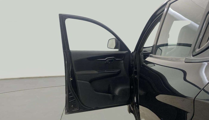 2017 Mahindra KUV 100 NXT K8 P 6 STR, Petrol, Manual, 83,901 km, LHS Front Door